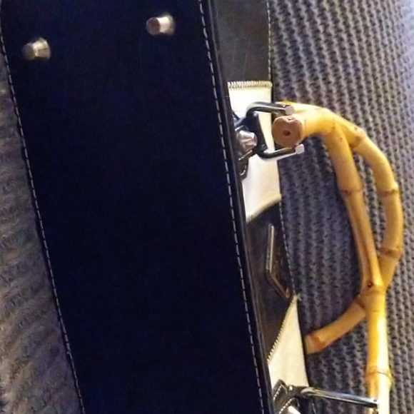 NYC ACCESSORY PURSE - Picture 3 of 8